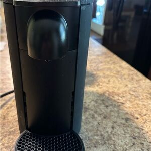 Compact Black Single-Serve Coffee Machine